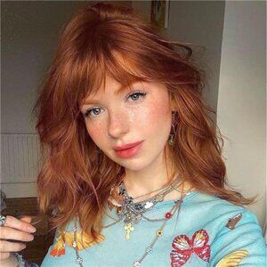 EMMOR Short Curly Wigs with Fringe，Wavy Bob Wigs for Women Heat Resistant